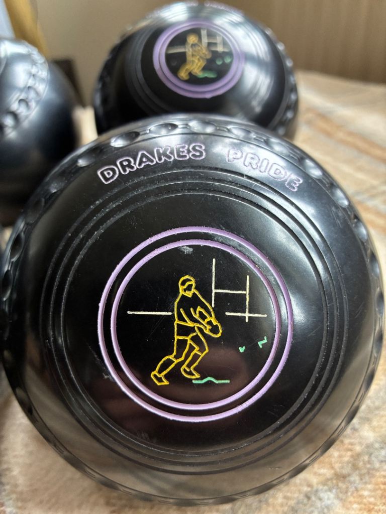 Drakes Pride Professional, Size 4H (WB14), In Black, with standard grip and rugby motif, VGC