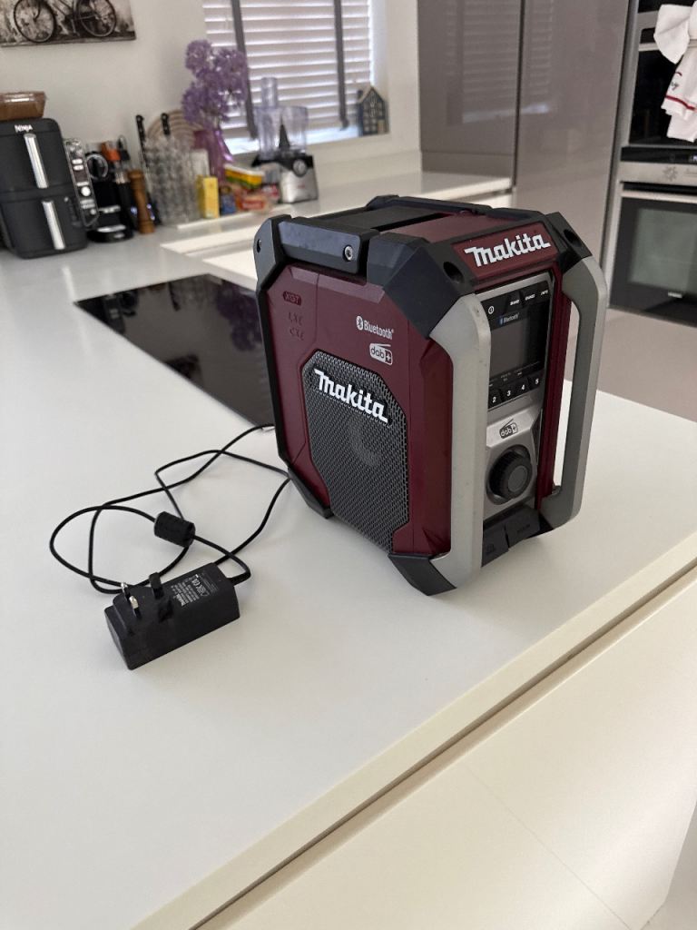 Makita Bluetooth and DAB radio