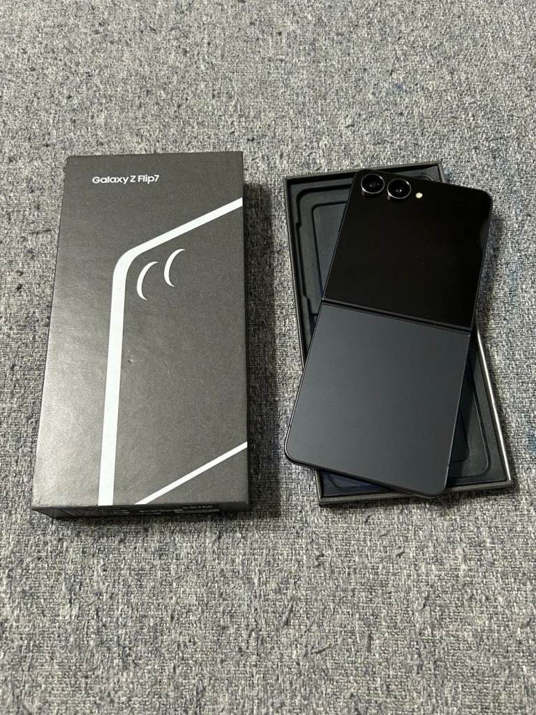 Samsung Galaxy Z Flip7 256GB Black SIM Free 