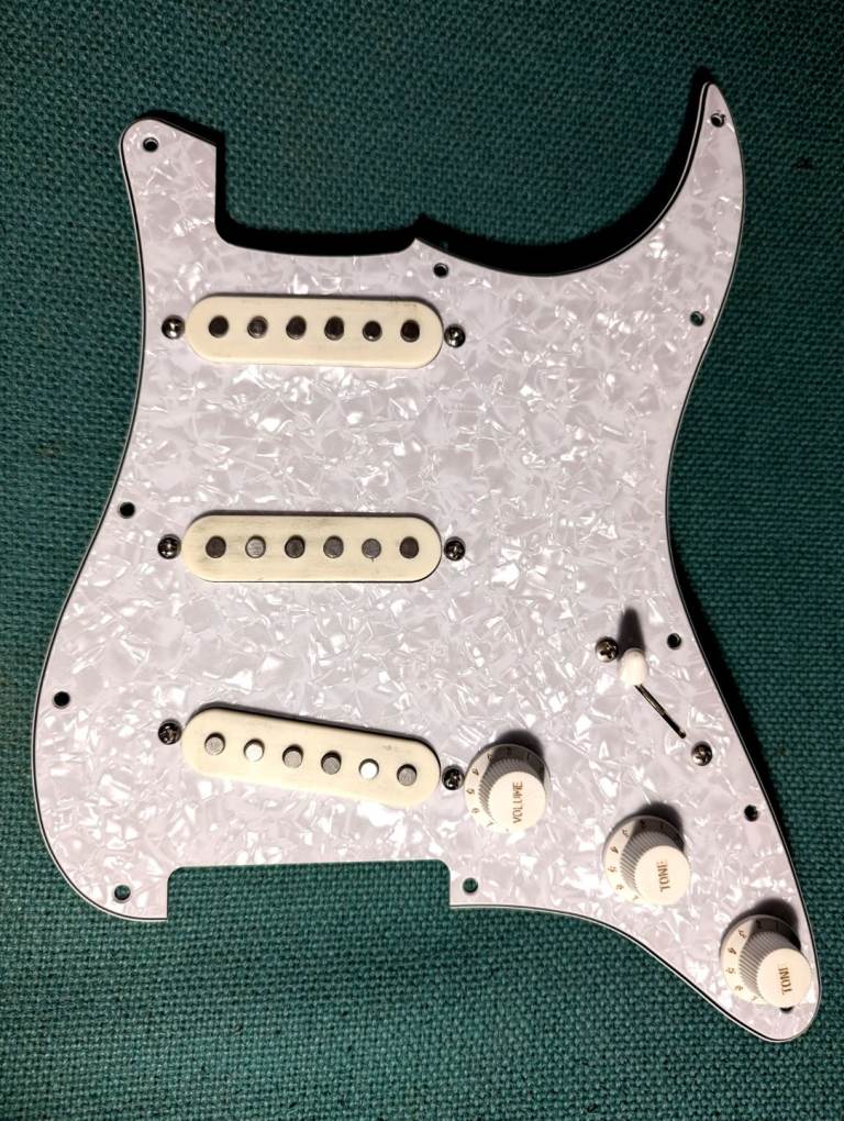 image for Pre-Wired Strat Pickguard, Fender Custom Shop FAT 60'S handwound pickups Strat Set