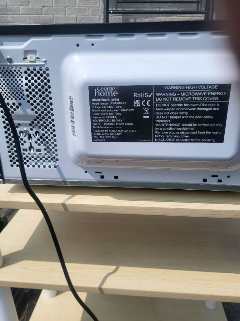 Black Microwave – Good Condition