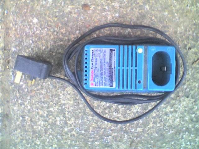 Makita DC7100 Power Tool Battery Charger , Blue , 7.2v @ 1.5A 27W , LED / Reset - USED