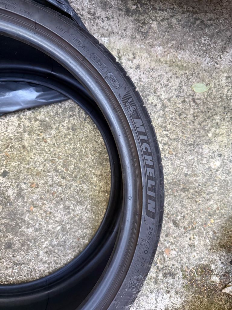 Michelin Pilot Sport 4s front tyre 265/30 zr 20