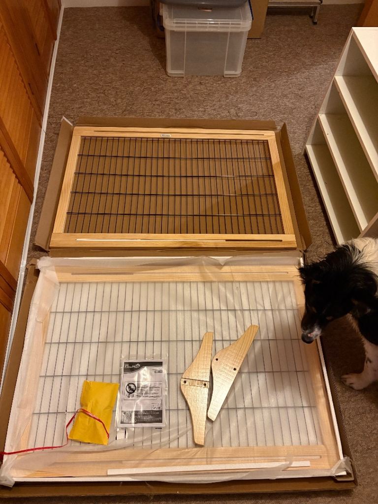 PawHut Adjustable Wooden Pet Gate Freestanding Dog Barrier for Doorway