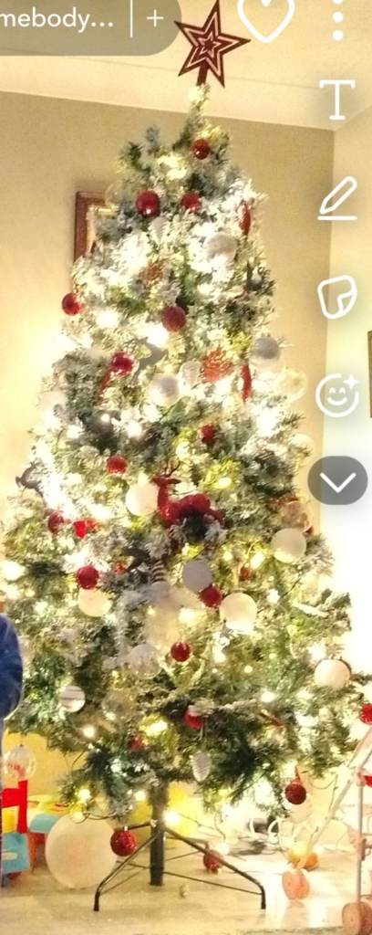 Pre - lit 6 feet Christmas snowy tree