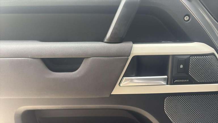 LAND ROVER DEFENDER 3.0 D250 MHEV SE 2021