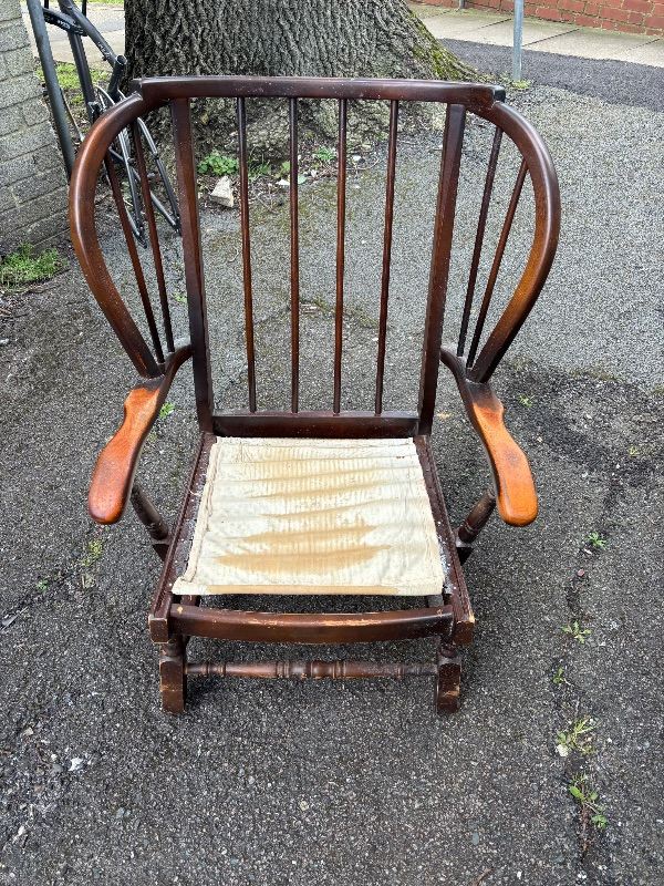 2 vintage armchairs )possible Ercol 