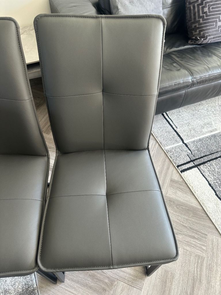DWELL SONAR DINING CHAIRS X 5 IN PRISTINE CONDITION