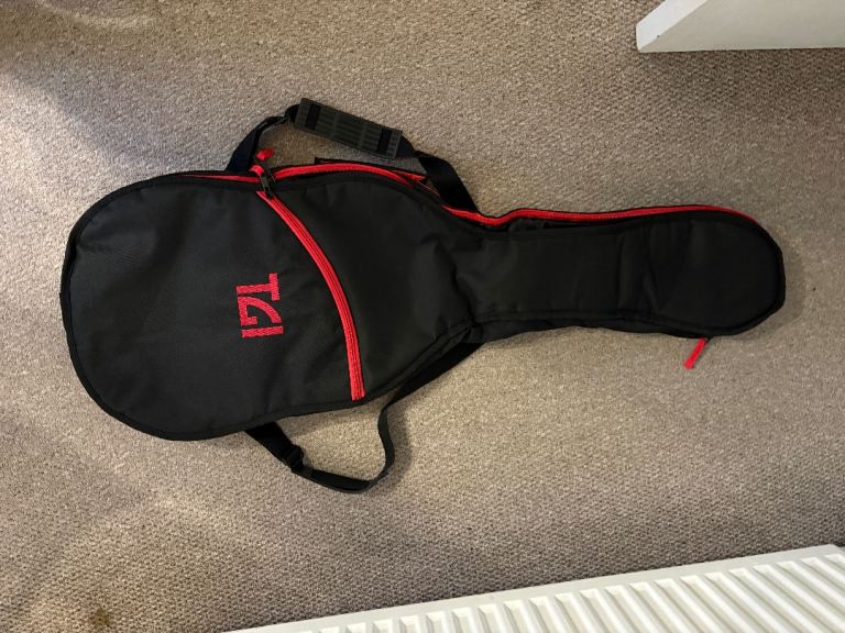 Electric guitar, small amp and accessories