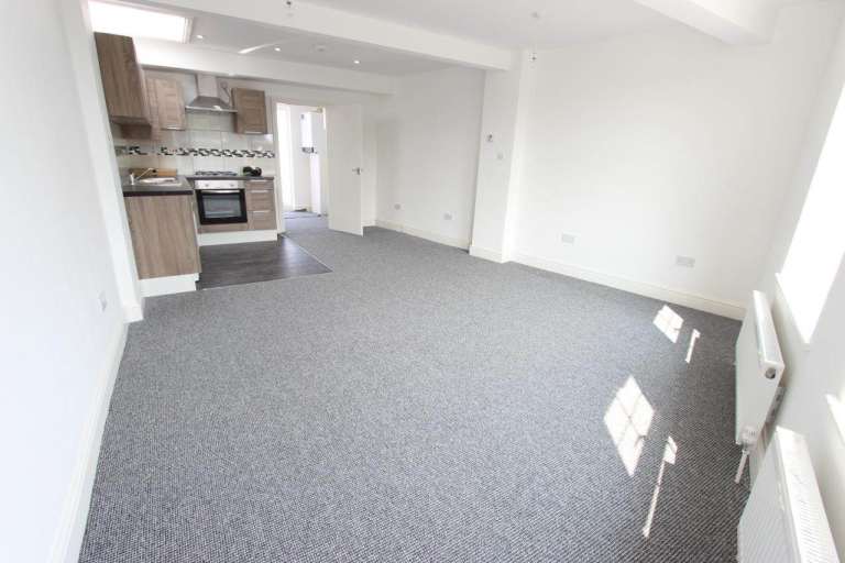 BRIGHT and AIRY, newly REFURBISHED STUDIO in the heart of HARROW HA3, AVAILE END OF AUGUST
