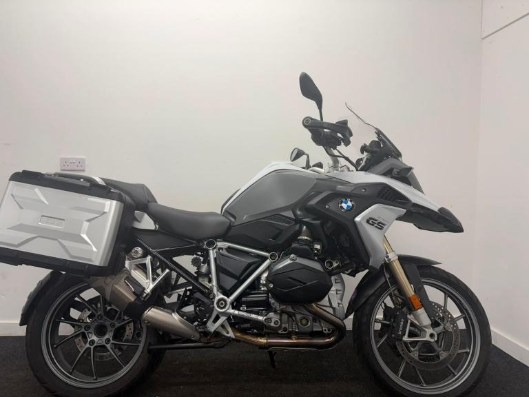 BMW R1200GS ** FULL SERVICE HISTORY - PANNIERS - WARRANTY ** 