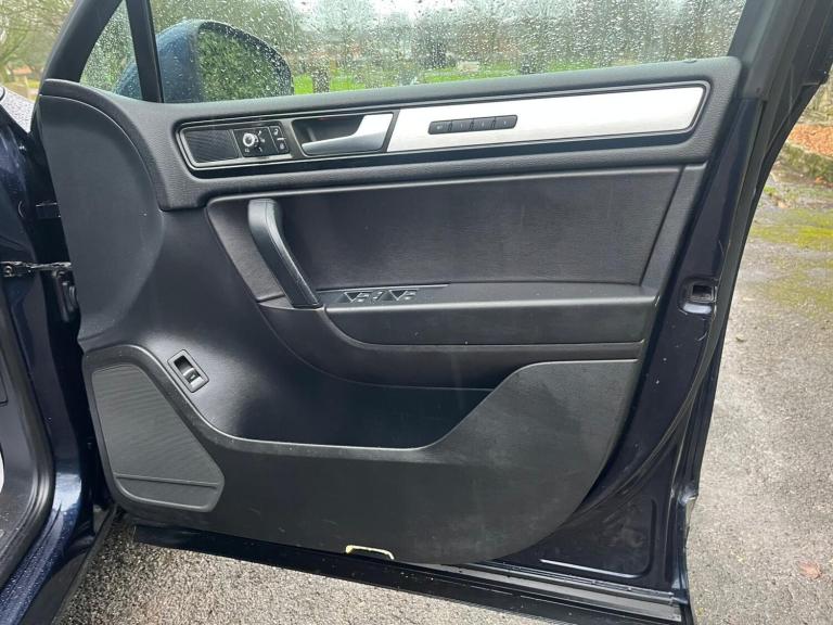 2014 Volkswagen Touareg 3.0 TDI V6 BlueMotion Tech R-Line Tiptronic 4WD Euro 5 (s/s) 5dr ESTATE D...