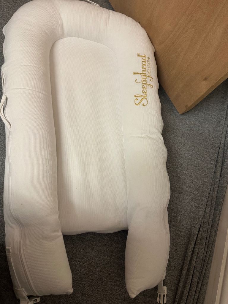 Sleepyhead Deluxe+ Baby Pod – White, Good Condition
