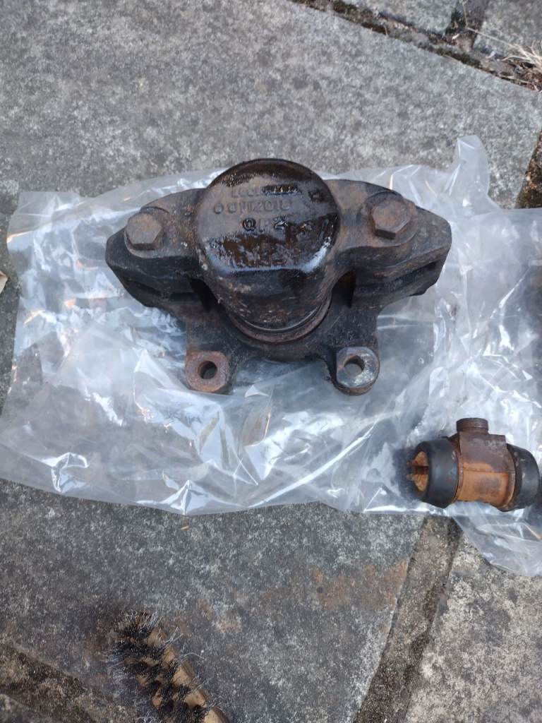 MGB Lockheed brake calipers and rear cylinders 