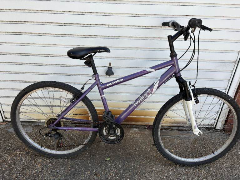 MAN OR LADIES BIKE Apollo   26in wheels 6x3 gears  17in frame  suit short person serviced  £75