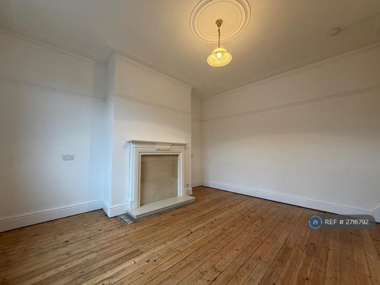 4 bedroom house in Parkfield Mount, Leeds, LS11 (4 bed) (#2716792)