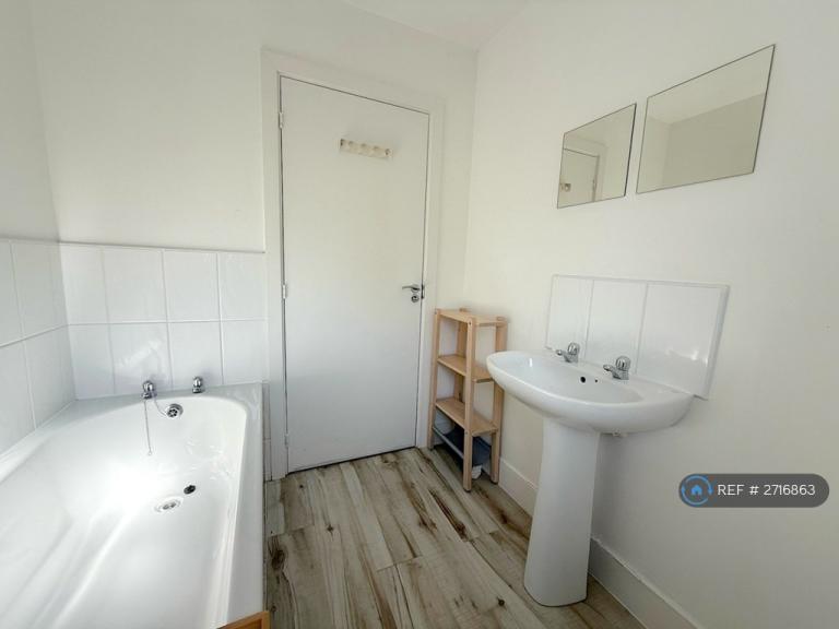 3 bedroom house in Tynemouth Pass, Gateshead, NE8 (3 bed) (#2716863)