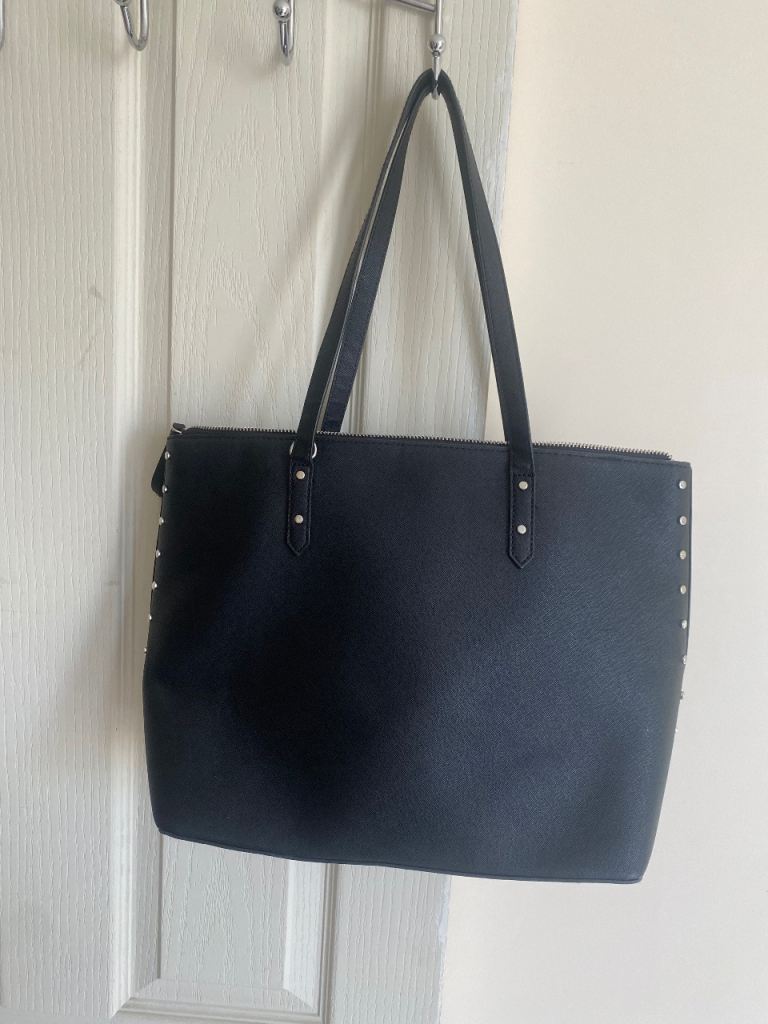 Black handbag 