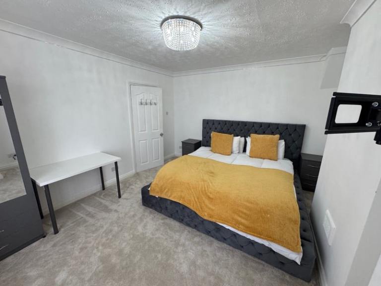 LEEDS DSS UC LCW PIP BENEFITS DOUBLE ROOM