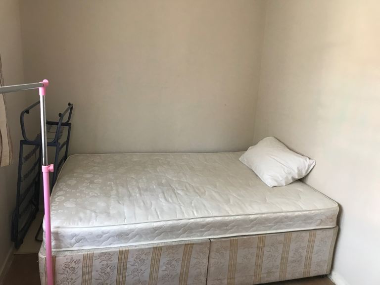 LARGE DOUBLE ROOM TO RENT IN NEW MALDEN 