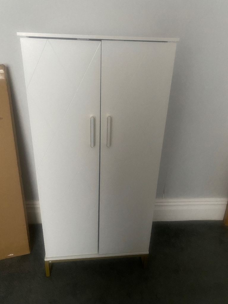 Kitchen pantry cabinet/ unit with doors 