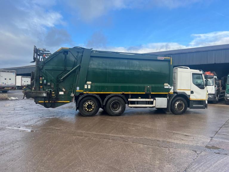 2015 Volvo FE 62TR 26 TONNE REFUSE TRUCK, TRADE BIN LIFT 