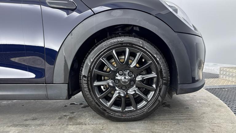 2021 MINI Hatch 1.5 Cooper Classic 5dr Auto [Comfort/Nav Pack] Petrol Hatchback Hatchback Petrol ...