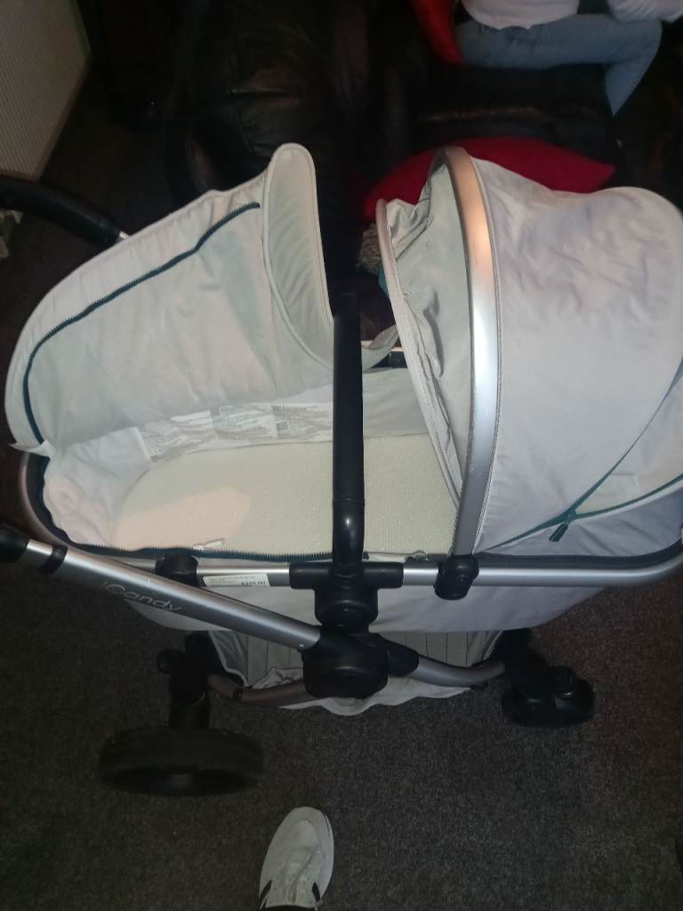 i candy peach chasis and dove grey carrycot