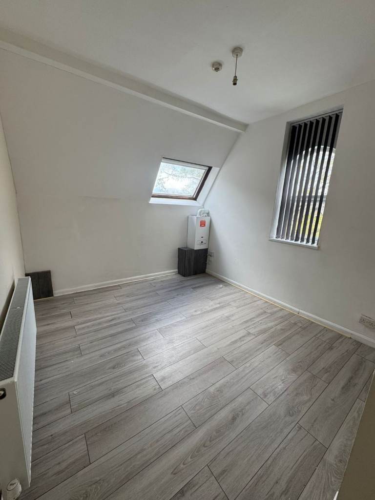 1 bedroom flat available 