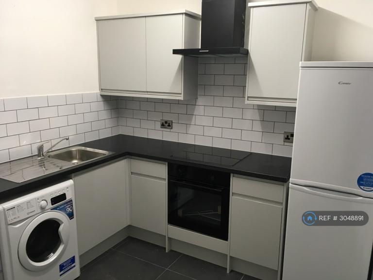 3 bedroom flat in Coleridge House, London, SW1V (3 bed) (#3048891)