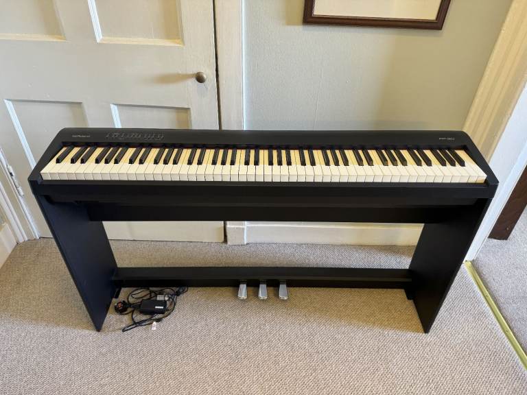 Roland FP30 Portable Digital Piano in Black
