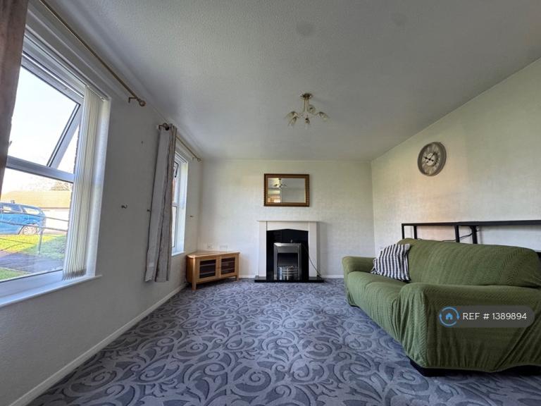 2 bedroom flat in Coniston Road, Patchway, Bristol, BS34 (2 bed) (#1389894)