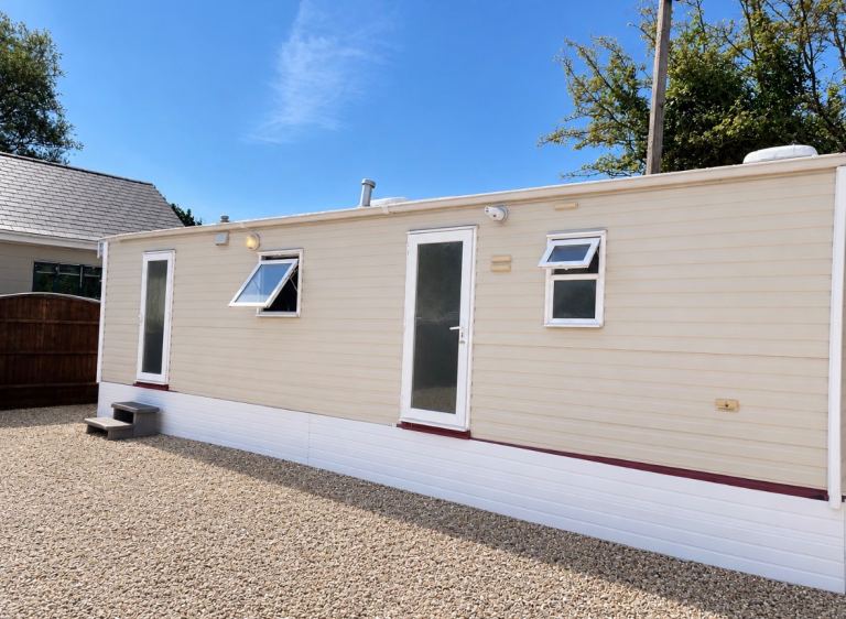 Spacious 2-bedroom static caravan for rent Chelmsford area