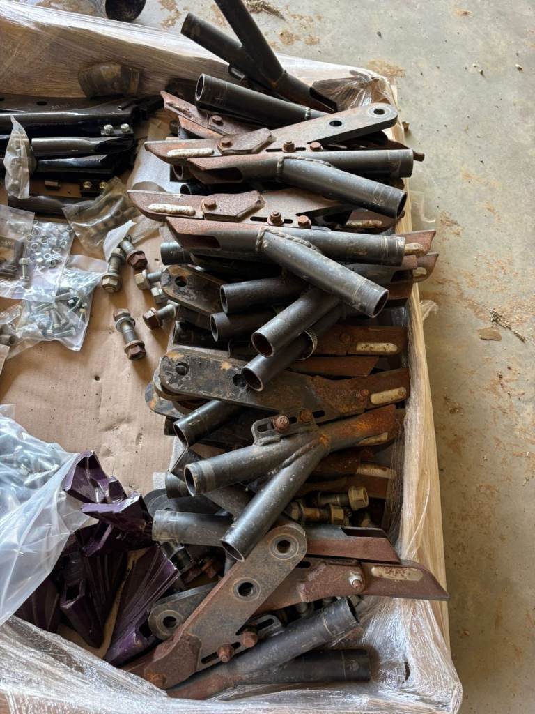 Great Condition 1 inch coulter points with fert tube