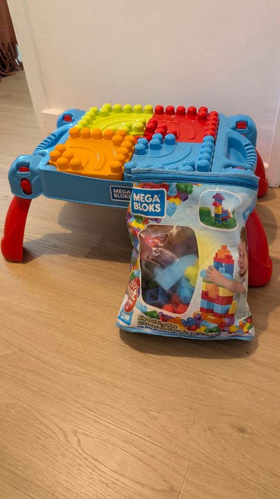 Mega bloks with play table