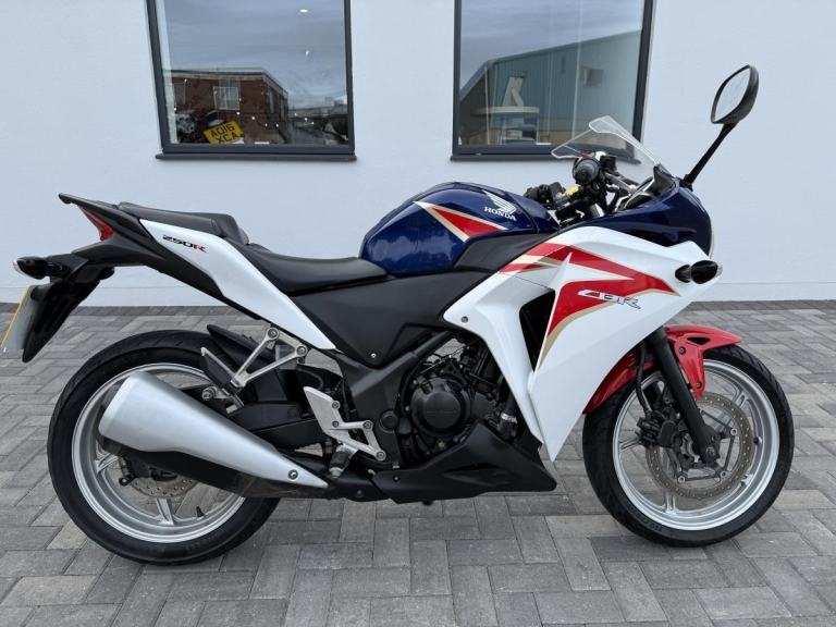 HONDA CBR250R 2011