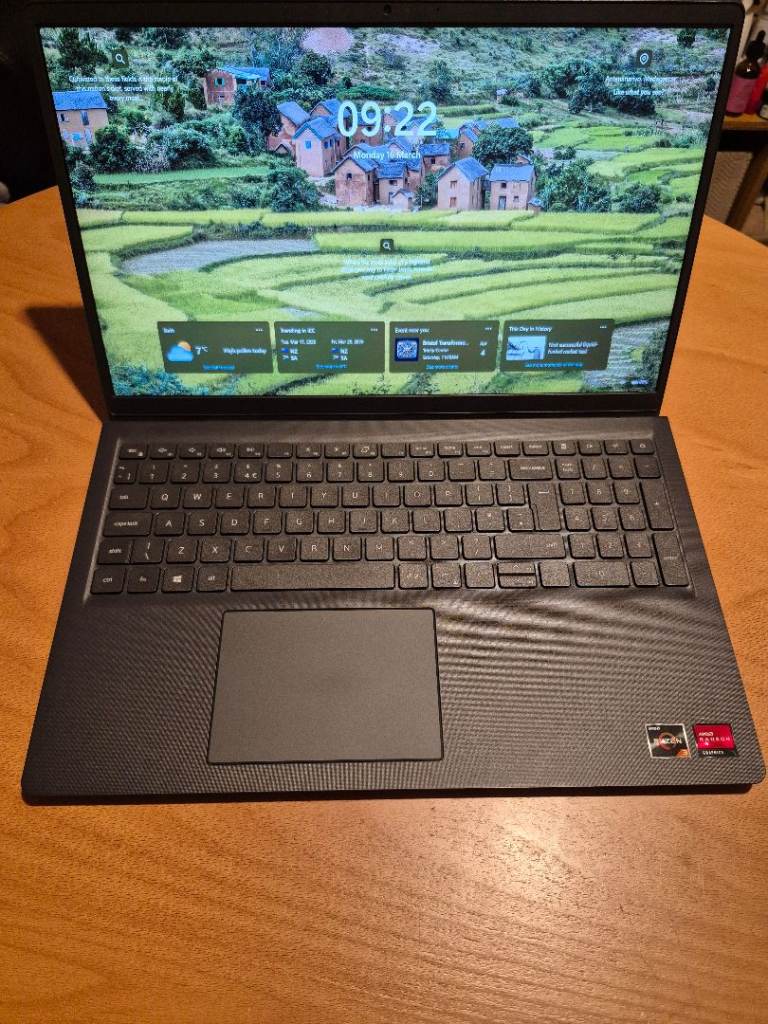 Gaming Laptop Dell 15.6" Ryzen 3 3250U/AMD Vega 3/12GB RAM/256GB SSD+500GB HDD/Windows 11