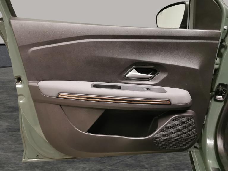 2024 Dacia Sandero Stepway 1.0 TCe EXTREME Hatchback 5dr Petrol Manual Euro 6 (s/s) (90 ps) - LAN...