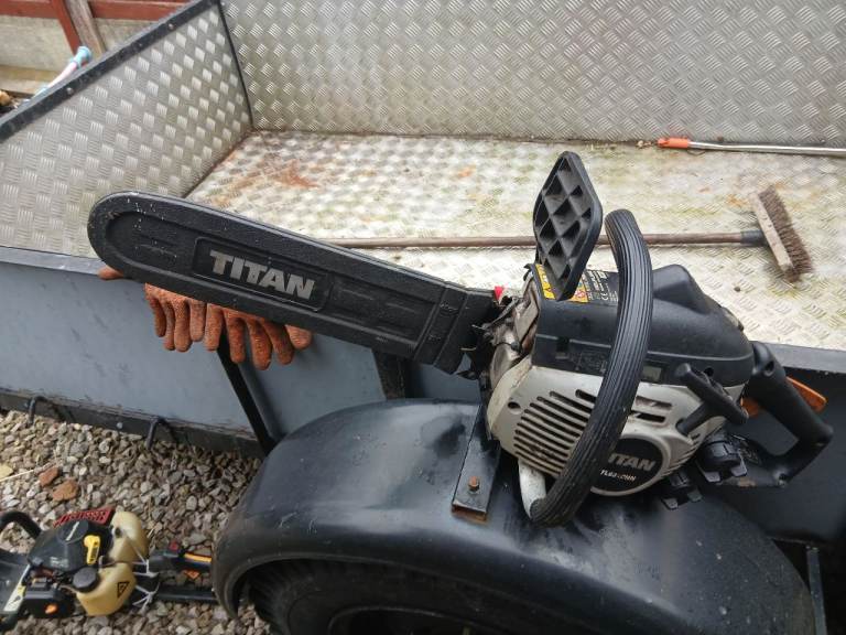 Petrol chainsaw runner 