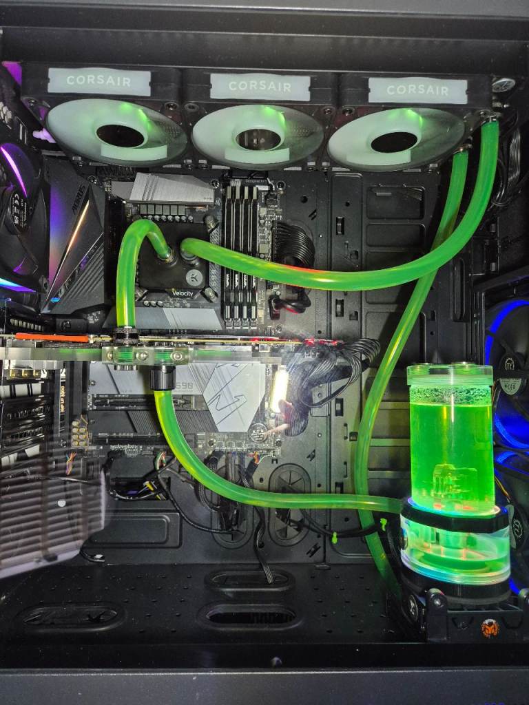 Gigabyte Z590 Aorus Pro atx Motherboard with Itel I9 10900k CPU  and 32 GB of DDR4 Pariot Viper Ram.