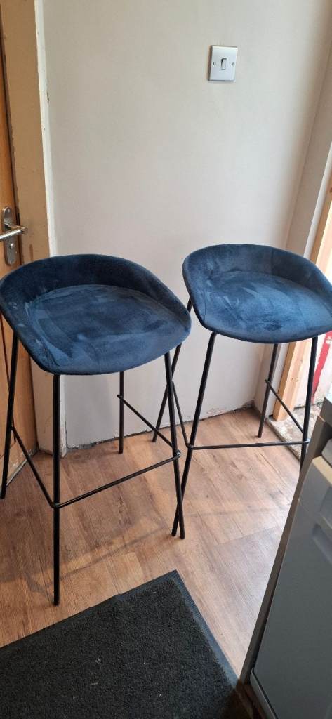 Pr of navy blue velvet barstools just been cleaned ex condition 