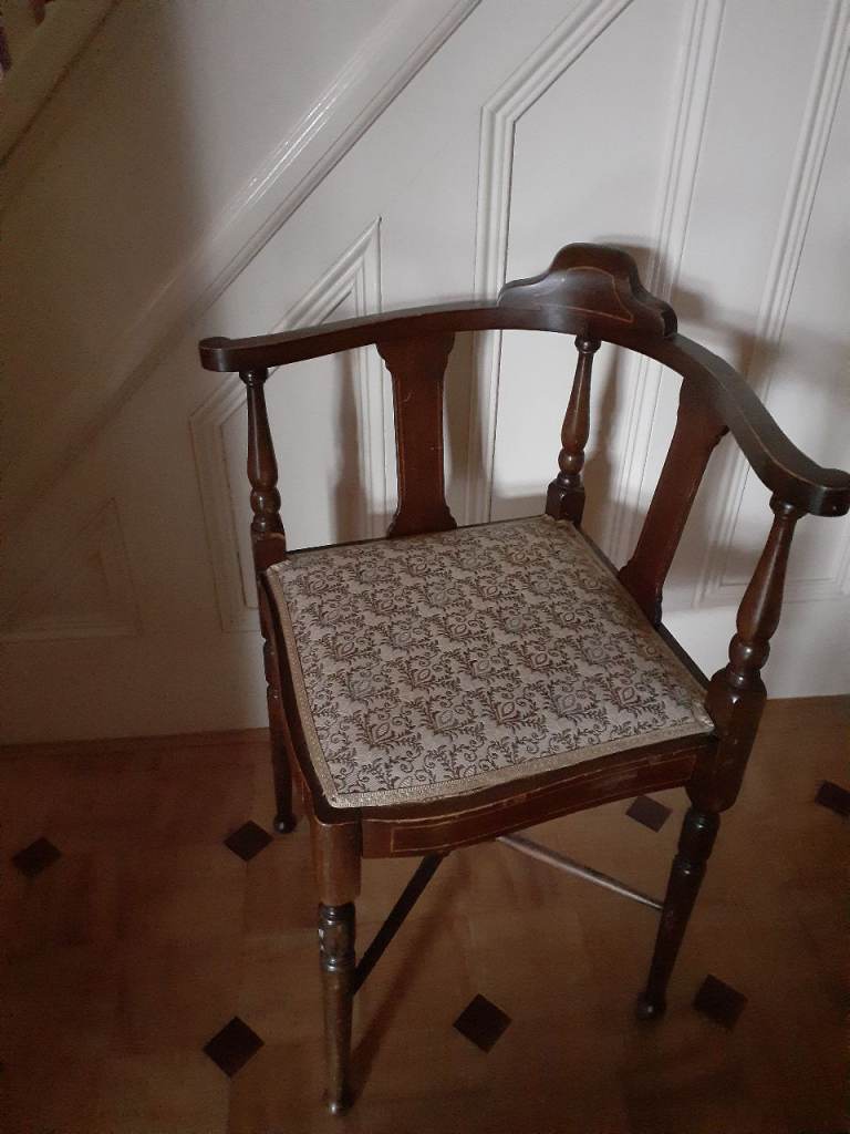 Square chair