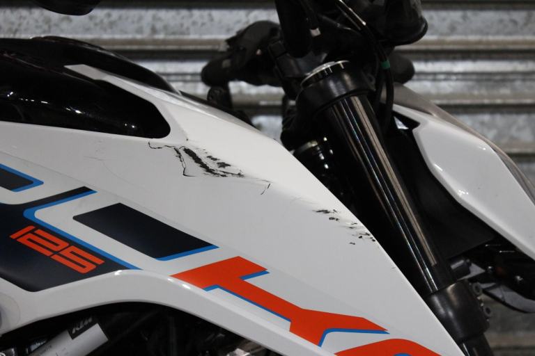 2024 73 KTM DUKE 125 ABS LEARNER LEGAL TRADE SALE 7K WHITE/ORANGE NEW MOT RIDES