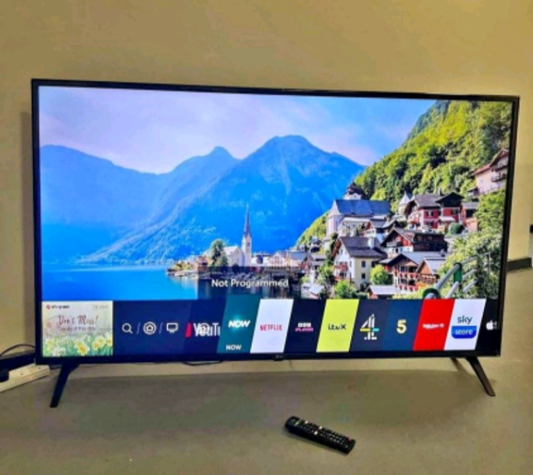 LG 55" UHD 4K HDR SMART LED TV 