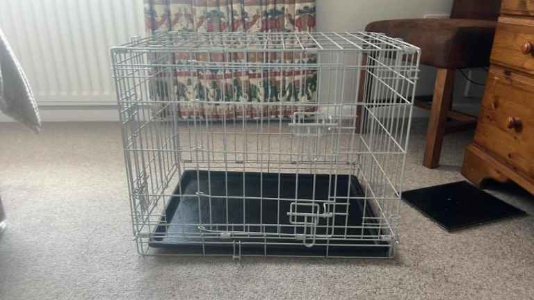 SMALL PETS AT HOME  DOG CRATE
