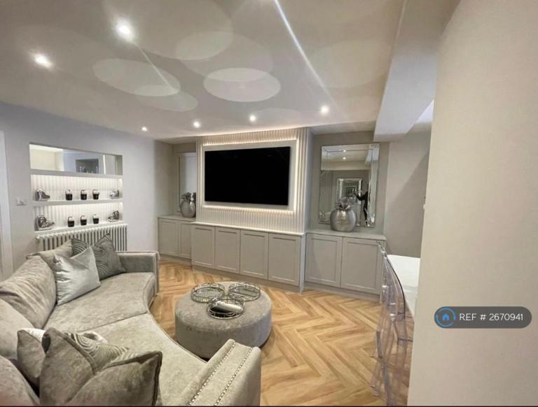 2 bedroom flat in Clarendon Avenue, Leamington Spa, CV32 (2 bed) (#2670941)