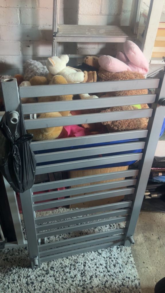Modern Anthracite Heated Towel Rail / Bathroom Radiator (with Fittings)