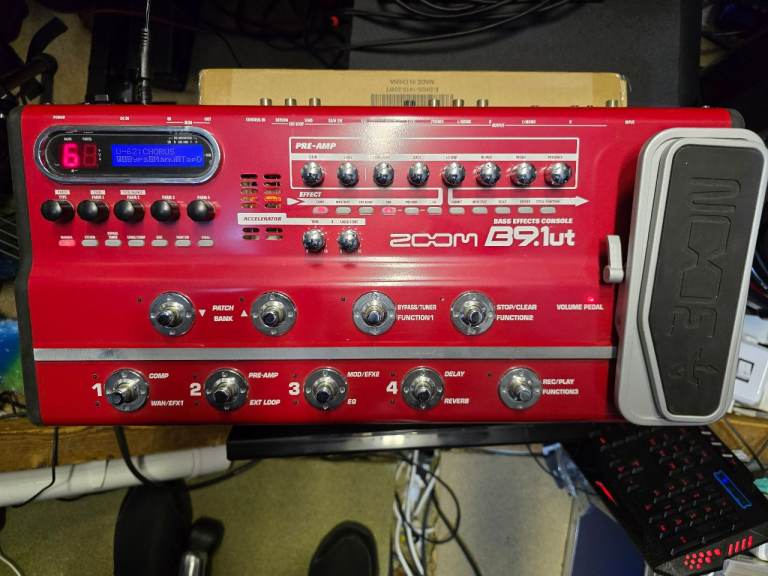 Zoom B9.1UT Multi-Effector with Tube Accelerator for Bass