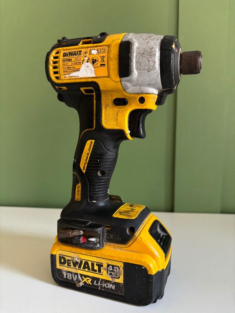 DEWALT DCF886 18V XR Brushless Impact Driver – With 4.0Ah Battery