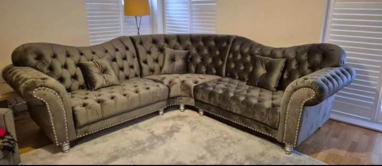 Large Grey Corner Sofa – Excellent Condition